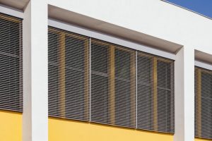 Z‑90 zsaluzia – közelkép a 90 mm‑es Z lamellákról